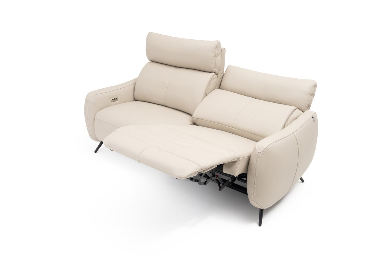 Canapé MARE en cuir beige avec repose-jambes déployé